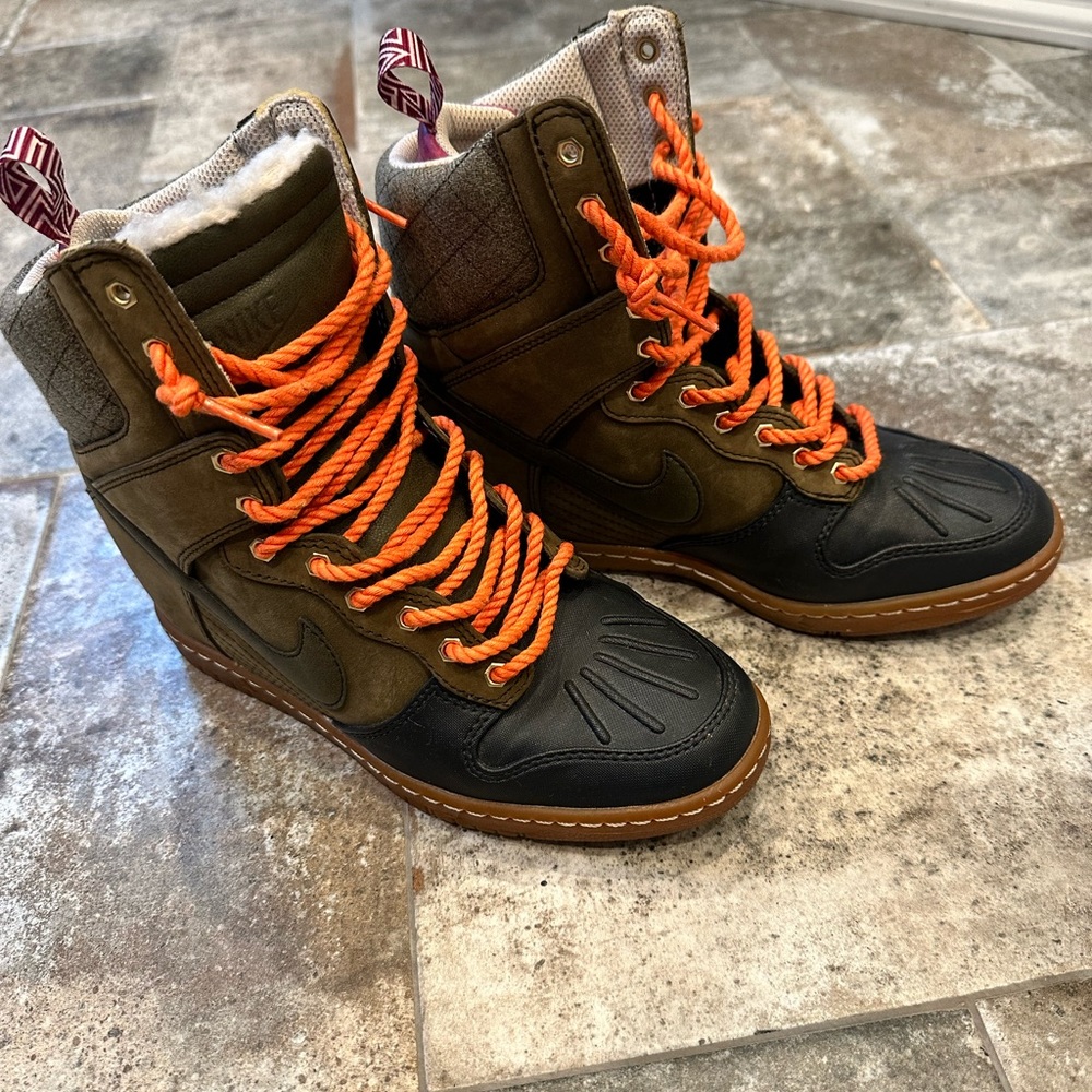 Nike Duck Boot w/wedge SZ 6.5 Rare!